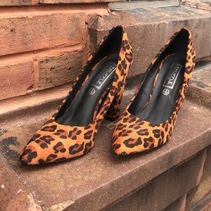 ASOS US SIZE 9 - Cheetah Print Block Heel
